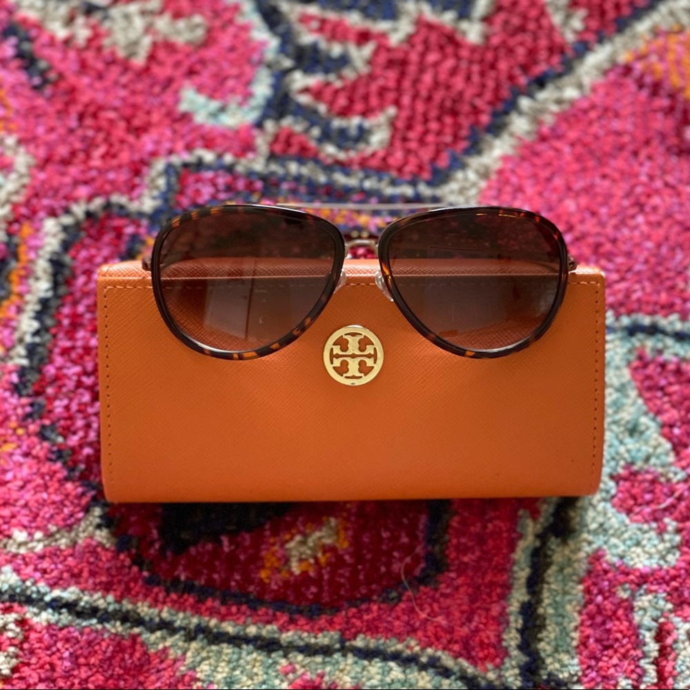 Tory Burch Aviator Sunglasses - Tortoise